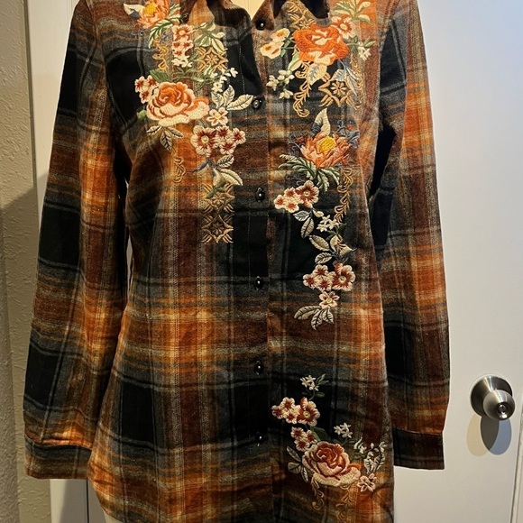 Plaid velvet back embroidered blouse nwt by Paparazzi - Picture 2 of 16